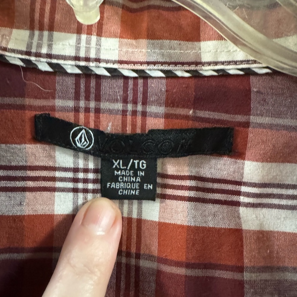 Volcom Rust, Burgundy and White Plaid Shirt XL, NWOT - Picture 2 of 4